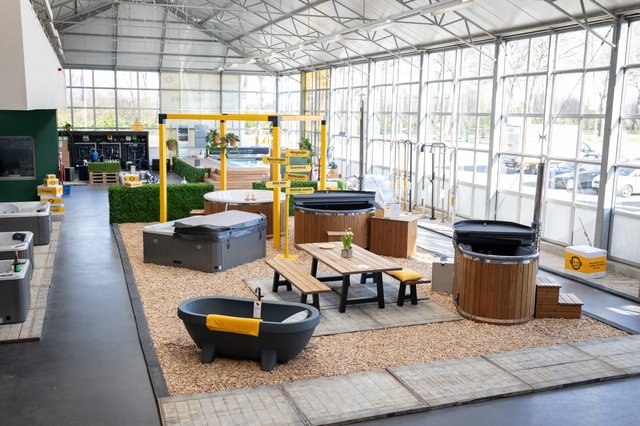 Toppy showroom met spa's, hottubs, tuinbad, tuinmeubelen en buitendouches